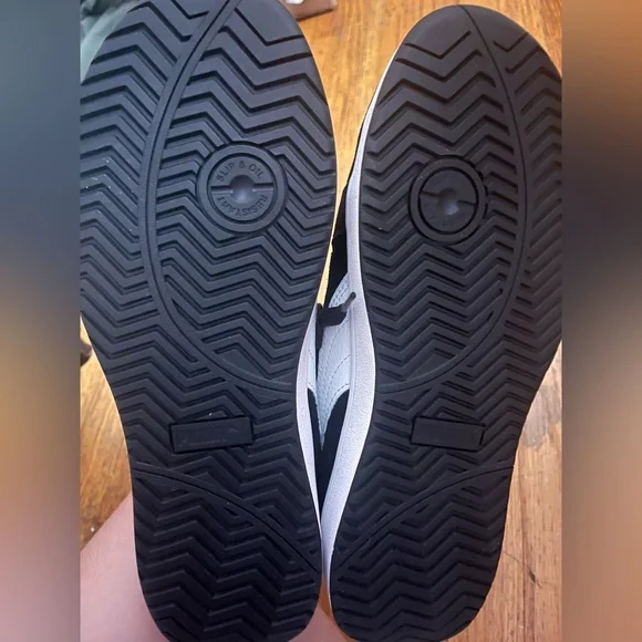 PUMA Black and White Athletic Shoes - Picture 6 of 7